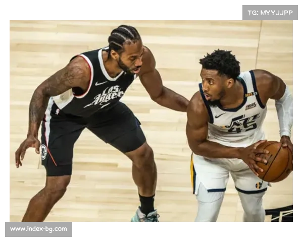 波士顿与伯顿双双入选WNBA本赛季最佳防守二阵展现强悍防守实力 波士顿与伯顿双双入选WNBA本赛季最佳防守二阵展现强悍防守实力