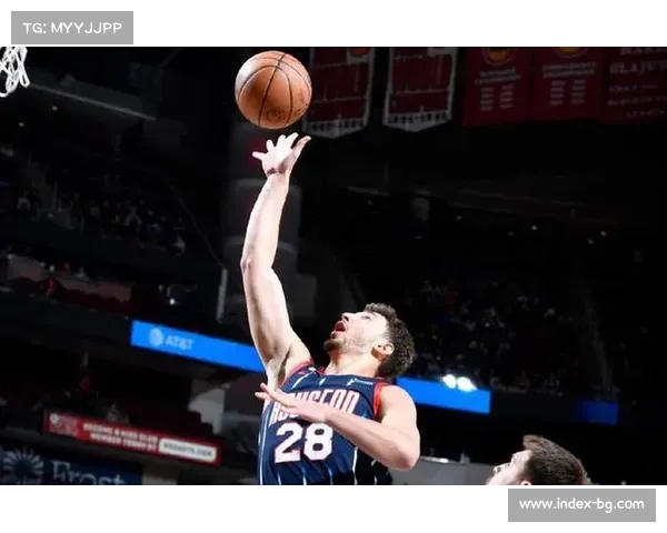 赫本季前赛场均2.4次抢断居第四 申京紧随其后排名第五 赫本季前赛场均2.4次抢断居第四 申京紧随其后排名第五